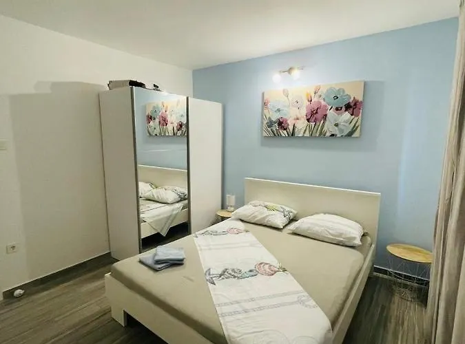 Appartement With Parking Space - 21873 *